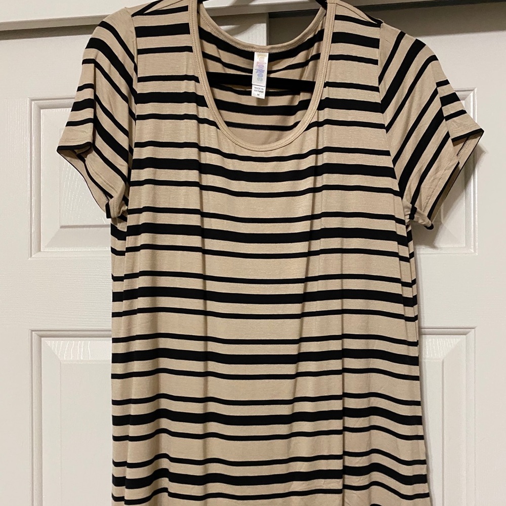 Lularoe Classic T (EUC)